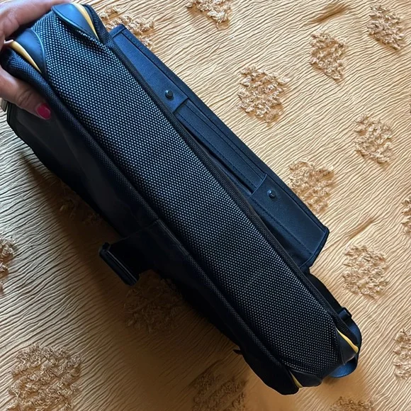 Targus Like New Laptop Case - Picture 7 of 7